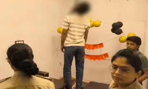 CG News : कैफे खुलते ही दिखा खौफनाक मंजर, कर्मचारी की फांसी पर लटकी मिली लाश
