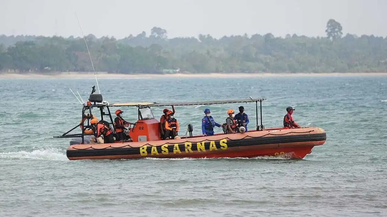 Indonesia Ferry Accident : जावा सागर में 243 यात्रियों वाला जहाज लापता, 6 की मौत; 97 लोगों को बचाया गया