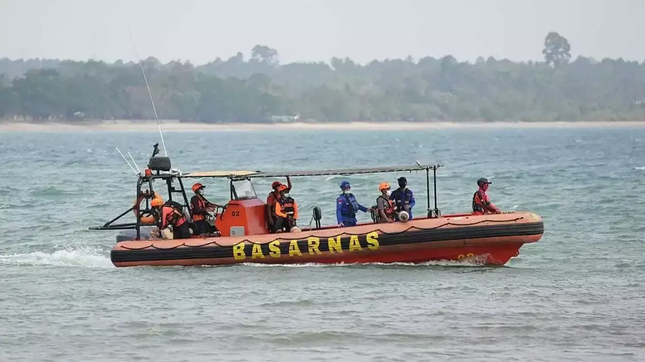 Indonesia Ferry Accident : जावा सागर में 243 यात्रियों वाला जहाज लापता, 6 की मौत; 97 लोगों को बचाया गया