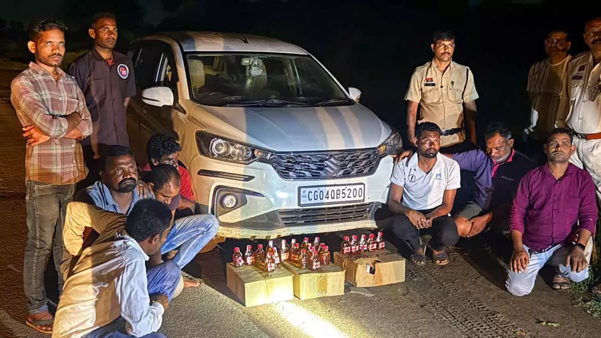CG Crime : शराब दुकान के कर्मचारी बने कोचिए, शिक्षक-संकुल समन्वयक समेत 7 गिरफ्तार, कार और 160 पाव शराब जब्त CG Crime : शराब दुकान के कर्मचारी बने कोचिए, शिक्षक-संकुल समन्वयक समेत 7 गिरफ्तार, कार और 160 पाव शराब जब्त
