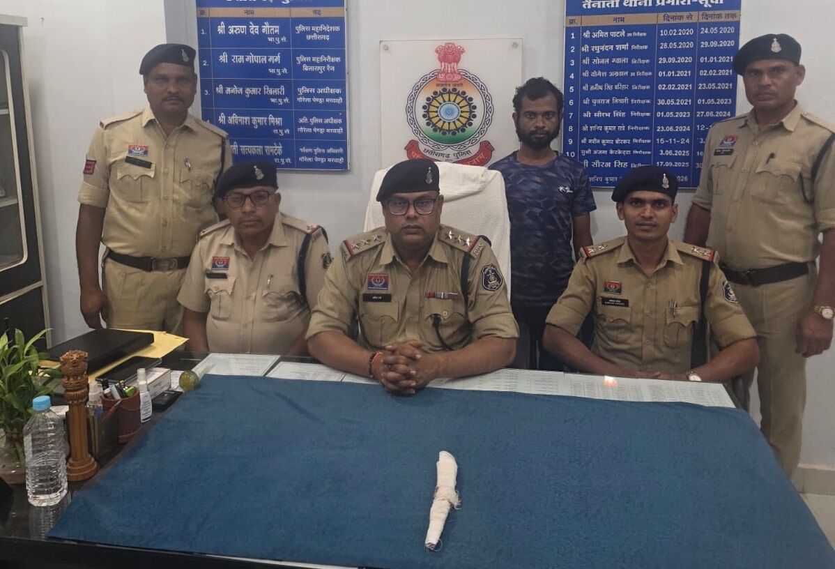 CG Crime : पत्नी को प्रेमी के साथ देख भड़का पति, चाकू से गला रेतकर की हत्या, आरोपी गिरफ्तार