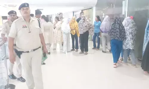 CG News : बिजली-पानी कटने के बाद भी स्पा सेंटर में थी हलचल, पुलिस ने की बड़ी कार्रवाई