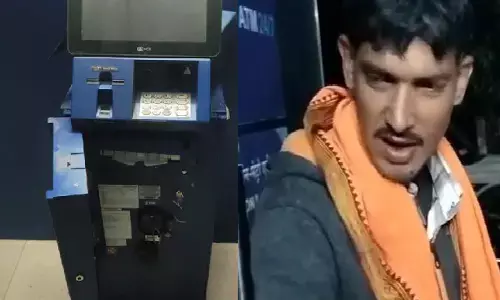 CG Crime : हथौड़ी-छीनी लेकर ATM तोड़ने पहुंचा चोर, कैश निकालने से पहले पुलिस ने दबोचा