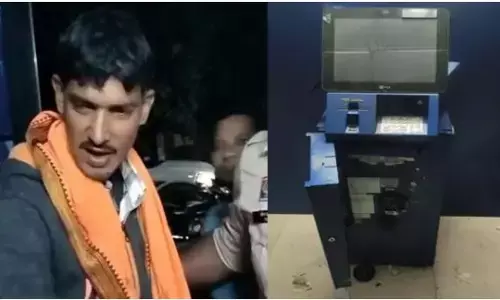 Dongargarh ATM Theft: हथौड़ी-छीनी लेकर ATM पहुंचा युवक, आवाज सुनकर लोगों ने पकड़ा, जानें पूरा मामला