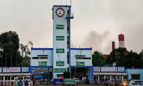 CG News : भिलाई स्टील प्लांट में दर्दनाक हादसा, स्किड स्टीयर लोडर में फंसे ठेका श्रमिक की मौत