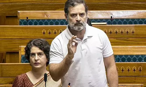 ₹2,000 से ऊपर UPI ट्रांजैक्शन पर MDR का मुद्दा गरमाया, राहुल गांधी ने मोदी सरकार को घेरा, बोले - कंप्रोमाइज्ड पीएम ने अमेरिका के सामने किया सरेंडर ₹2,000 से ऊपर UPI ट्रांजैक्शन पर MDR का मुद्दा गरमाया, राहुल गांधी ने मोदी सरकार को घेरा, बोले - कंप्रोमाइज्ड पीएम ने अमेरिका के सामने किया सरेंडर