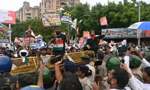 पटना में प्रतियोगी परीक्षाओं को लेकर छात्रों का प्रदर्शन, राजभवन मार्च में पुलिस से झड़प; 13 मांगों को लेकर सड़कों पर उतरे अभ्यर्थी