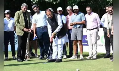 मुख्यमंत्री साय ने गोल्फ में आजमाया हाथ, बोले-फिल्मों में देखते थे गोल्फ, आज खुद कर रहे मेजबानी, कपिल देव भी हुए क्रेजी
