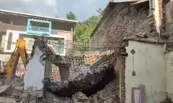 MP News : जर्जर मकान गिरने से बड़ा हादसा, 3 महिलाओं की मौत, 4 घायल MP News : जर्जर मकान गिरने से बड़ा हादसा, 3 महिलाओं की मौत, 4 घायल