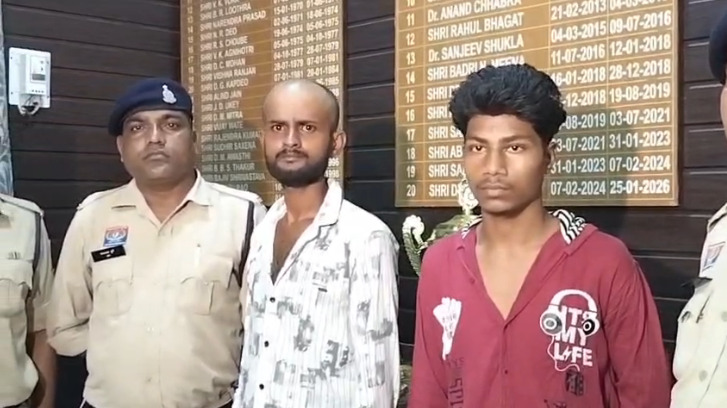 CG Accident : सड़क हादसे में पति-पत्नी की मौके पर मौत, 16 वर्षीय बेटी घायल