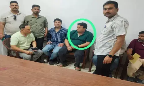 MP News : नामांतरण के बदले 25 हजार की रिश्वत, 15 हजार लेते बाबू गिरफ्तार