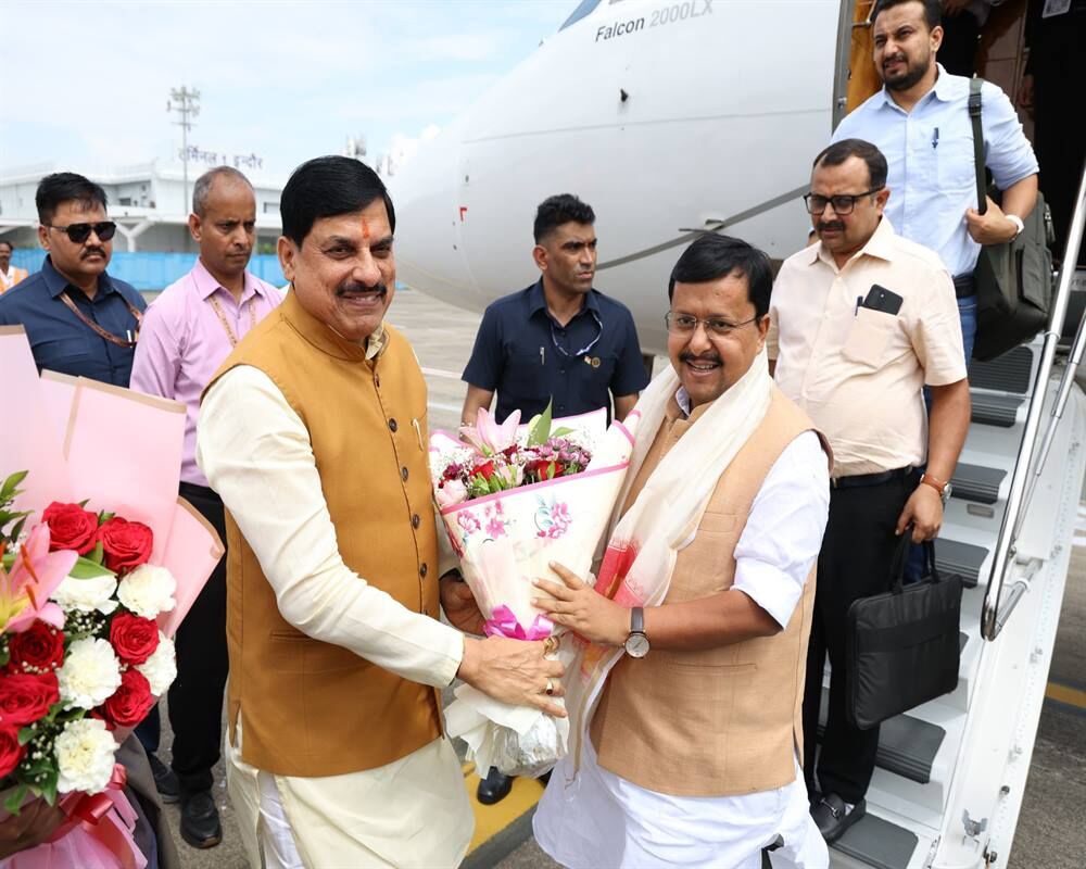 MP : इंदौर पहुंचे BJP राष्ट्रीय अध्यक्ष नितिन नबीन, CM डॉ. मोहन यादव ने किया स्वागत; उज्जैन से शुरू होगा ‘सेवा संकल्प अभियान’