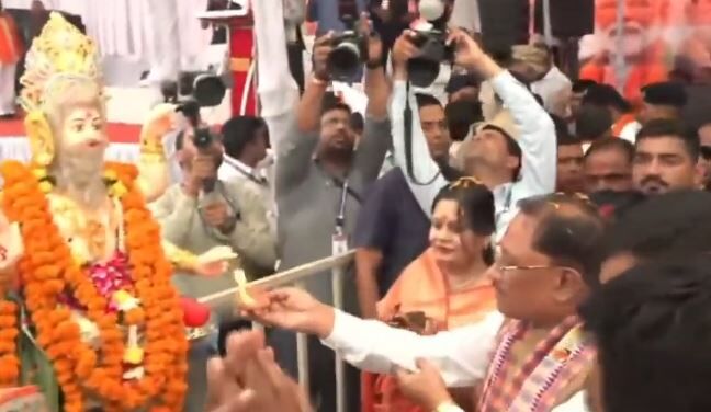shramik mahasammelan: श्रमिक महासम्मेलन में CM साय ने की 3 बड़ी घोषणाएं, श्रमिक जन सुविधा केंद्र खुलेंगे, ई-बाइक के लिए अब 1 लाख का अनुदान, देखें लाइव और क्या कहा