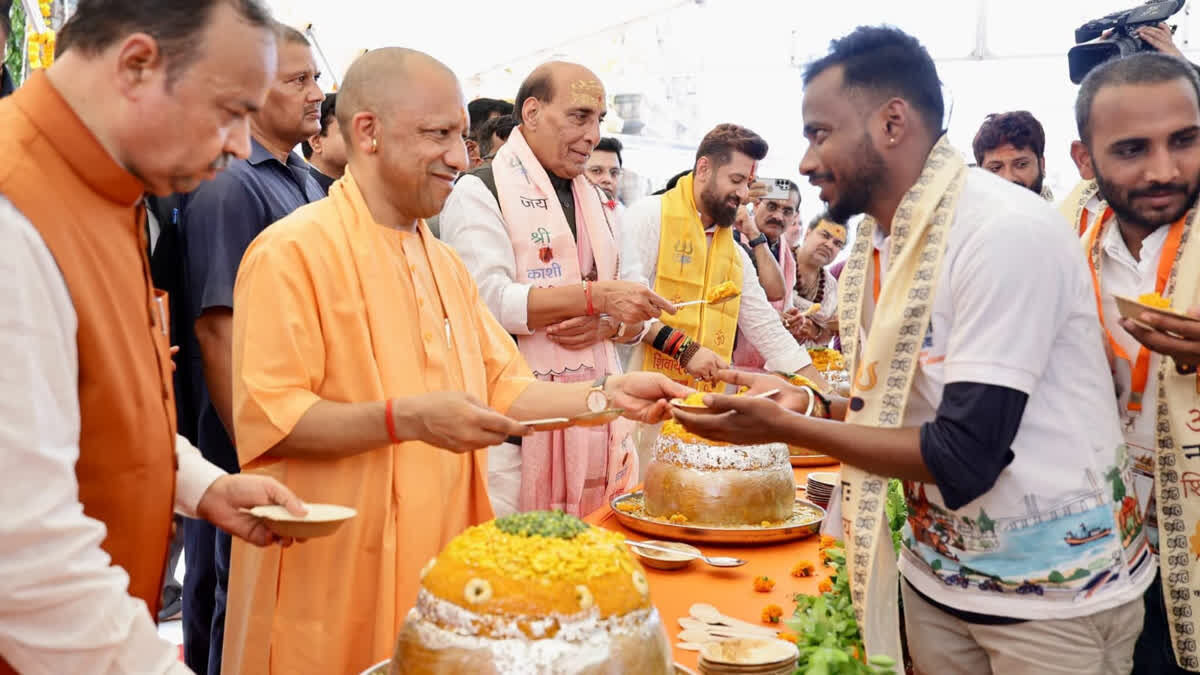 UP : वाराणसी में 'सेवा संकल्प अभियान' का शुभारंभ, काशी से वडनगर तक निकली बाइक यात्रा; राजनाथ सिंह बोले- भारत बन रहा आर्थिक और सांस्कृतिक शक्ति