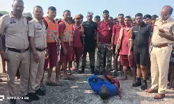 CG News : खारून नदी पार करना पड़ा भारी, तेज बहाव में बाइक समेत गिरा युवक, रेस्क्यू के बाद मिला शव