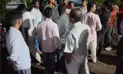 Jharkhand Crime : बारिश के बीच घर में घुसे हमलावर, रिटायर्ड DVC कर्मी दंपती की गोली मारकर हत्या, बेटा घायल Jharkhand Crime : बारिश के बीच घर में घुसे हमलावर, रिटायर्ड DVC कर्मी दंपती की गोली मारकर हत्या, बेटा घायल