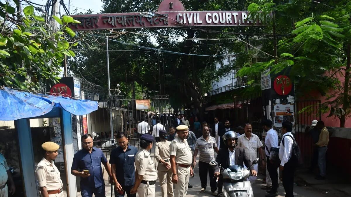 पटना सिविल कोर्ट में बम की धमकी से हड़कंप, खाली कराया गया पूरा परिसर, बम स्क्वॉड और डॉग स्क्वॉड मौके पर