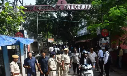 पटना सिविल कोर्ट में बम की धमकी से हड़कंप, खाली कराया गया पूरा परिसर, बम स्क्वॉड और डॉग स्क्वॉड मौके पर पटना सिविल कोर्ट में बम की धमकी से हड़कंप, खाली कराया गया पूरा परिसर, बम स्क्वॉड और डॉग स्क्वॉड मौके पर