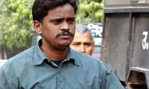Nithari Case Accused Suicide: निठारी कांड के सुरेंद्र कोली की हरिद्वार में मौत, चाय के खोखे में फंदे पर लटका मिला शव, पुलिस जांच में जुटी Nithari Case Accused Suicide: निठारी कांड के सुरेंद्र कोली की हरिद्वार में मौत, चाय के खोखे में फंदे पर लटका मिला शव, पुलिस जांच में जुटी