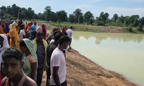 CG News : नहाने गई तीन मासूम बच्चियां तालाब में डूबी, एक-एक कर मिले तीनों शव, गांव में पसरा मातम
