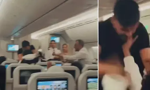 लंदन-ढाका फ्लाइट में दो यात्रियों के बीच मारपीट, VIDEO वायरल