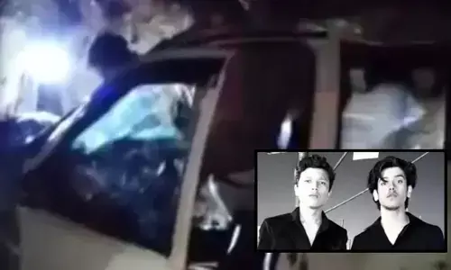 Kannauj Road Accident: रील बनाने के चक्कर में गई दो दोस्तों की जान, तेज रफ्तार कार पोल से टकराकर पेड़ में घुसी