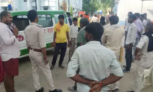 Bihar Accident : दो बाइकों की आमने-सामने भिड़ंत, पानी में जा गिरे बाइक सवार, 3 की मौत, 2 घायल