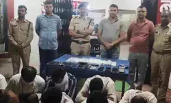 MP Crime : जंगल में सजा था जुए का फड़, पुलिस की दबिश से मची भगदड़, 5.55 लाख कैश समेत दर्जन भर आरोपी गिरफ्तार