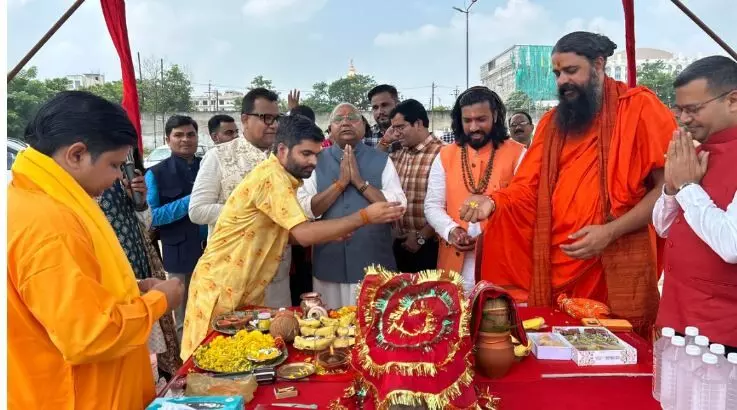 39459-r-2 Asian News Raas Garba 2026: में सजेगा भक्ति और संस्कृति का महामंच: वैदिक मंत्रोच्चार के साथ हुआ एशियन न्यूज के ‘रास गरबा 2026’ का भूमिपूजन, वीआईपी रोड स्थित रामबाग में मचेगी धूम!