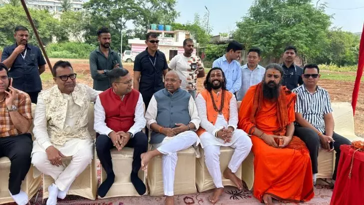 39460-r-3 Asian News Raas Garba 2026: में सजेगा भक्ति और संस्कृति का महामंच: वैदिक मंत्रोच्चार के साथ हुआ एशियन न्यूज के ‘रास गरबा 2026’ का भूमिपूजन, वीआईपी रोड स्थित रामबाग में मचेगी धूम!