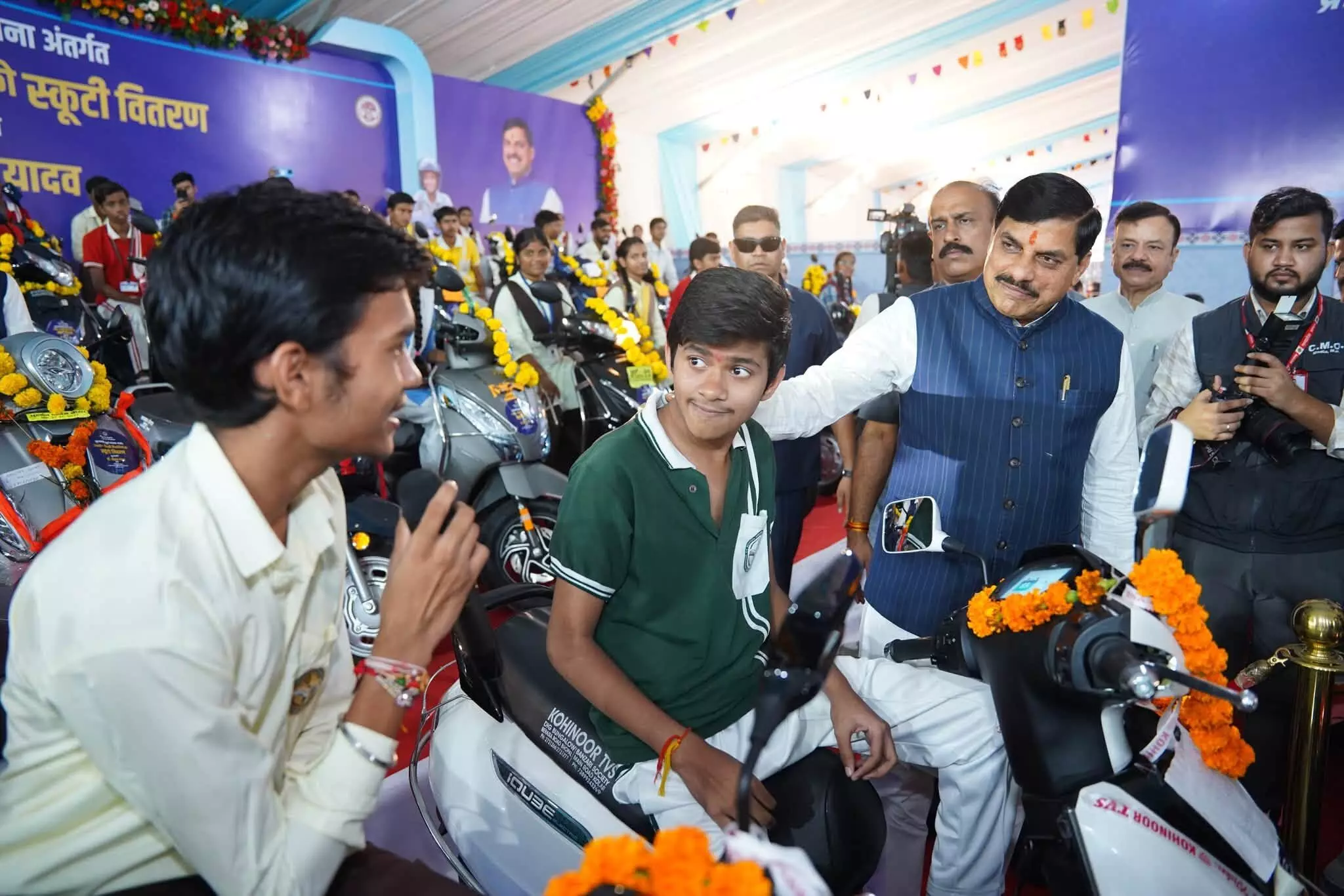 39464-81506532316323290782585961443433197854813268n MP News : CM डॉ. मोहन यादव ने 7400 से ज्यादा मेधावी छात्रों को दी ई-स्कूटी की सौगात, बोले- युवाओं को मिलेगी नई ऊर्जा