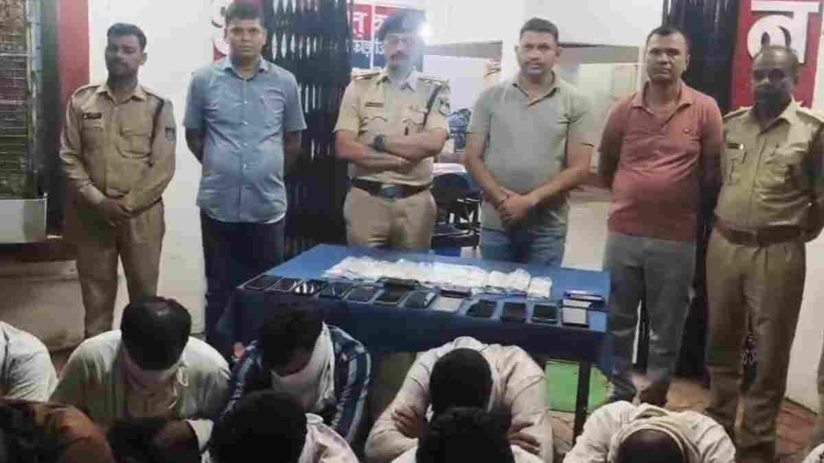 MP Crime : जंगल में सजा था जुए का फड़, पुलिस की दबिश से मची भगदड़, 5.55 लाख कैश समेत दर्जन भर आरोपी गिरफ्तार