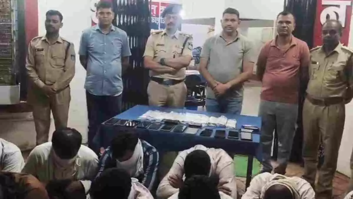 39509-jua-bagli MP Crime : जंगल में सजा था जुए का फड़, पुलिस की दबिश से मची भगदड़, 5.55 लाख कैश समेत दर्जन भर आरोपी गिरफ्तार