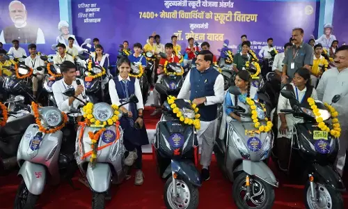 MP News : CM डॉ. मोहन यादव ने 7400 से ज्यादा मेधावी छात्रों को दी ई-स्कूटी की सौगात, बोले- युवाओं को मिलेगी नई ऊर्जा