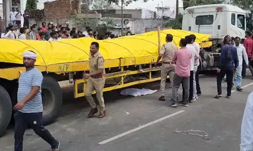 MP Accident : स्कूल जा रहे 7 साल के मासूम को सरिया से भरे ट्राला ने कुचला, मौके पर मौत