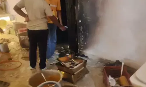MP Breaking : दमोह के रानी दमयंती पैलेस होटल में गैस सिलेंडर ब्लास्ट, 1 की मौत, 4 कर्मचारी झुलसे; सभी छत्तीसगढ़ के रहने वाले