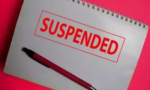 Teacher Suspended : शराब तस्करी के आरोप में पकड़े गए सहायक शिक्षक पर गिरी गाज, DEO ने किया निलंबित