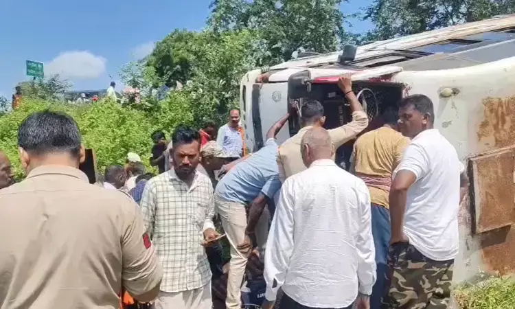 CG Accident : कर्मचारियों से भरी बस करहीभदर के पास पलटी, एक की मौत, 20 से ज्यादा घायल