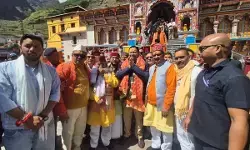 बदरीनाथ पहुंचे CM धामी, भगवान बदरी विशाल के किए दर्शन