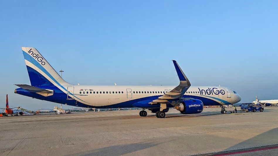 बैंकॉक-दिल्ली इंडिगो फ्लाइट की लखनऊ में इमरजेंसी लैंडिंग, यात्री की तबीयत बिगड़ी; एक घंटे बाद दिल्ली रवाना