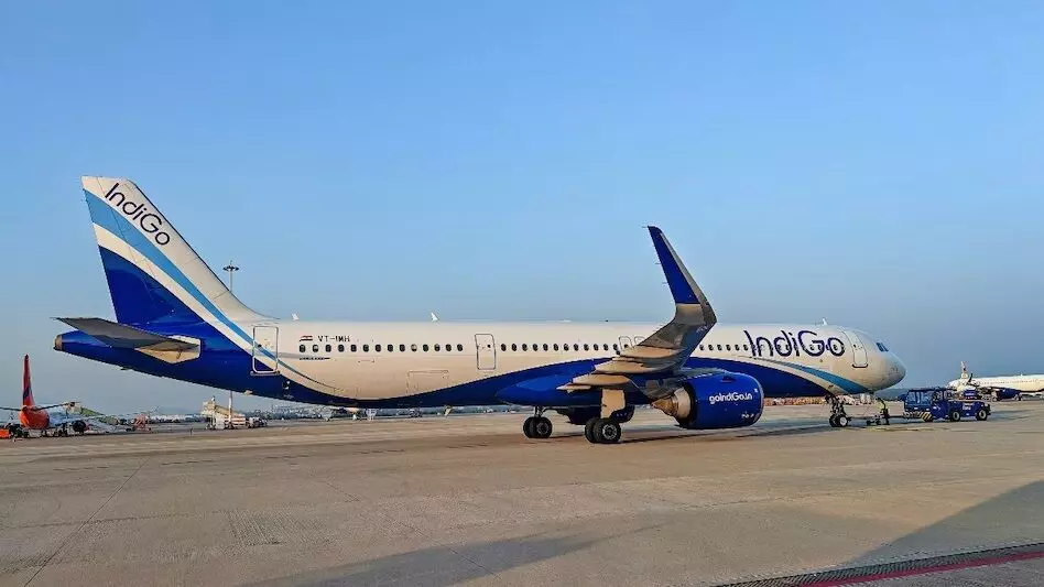 39595-a बैंकॉक-दिल्ली इंडिगो फ्लाइट की लखनऊ में इमरजेंसी लैंडिंग, यात्री की तबीयत बिगड़ी; एक घंटे बाद दिल्ली रवाना