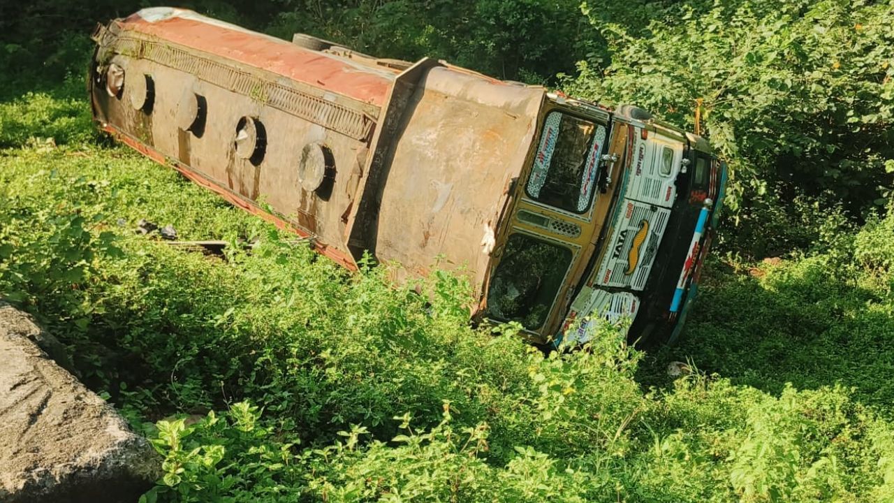 MP : सीहोर में दर्दनाक हादसा: देलावड़ी घाट पर तेल से भरा ट्रक पलटा, चालक की मौत