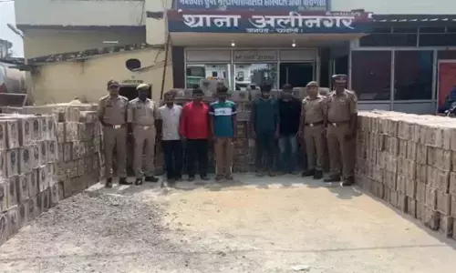UP Crime : पुट्टी की बोरियों के नीचे छिपाकर ले जा रहे थे 1.20 करोड़ की शराब, कंटेनर से 775 पेटी जब्त, 5 गिरफ्तार
