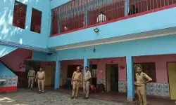 UP Crime : स्कूल में शिक्षिका को गोली मारने के बाद युवक ने खुद को भी मारी गोली, दोनों की मौत UP Crime : स्कूल में शिक्षिका को गोली मारने के बाद युवक ने खुद को भी मारी गोली, दोनों की मौत