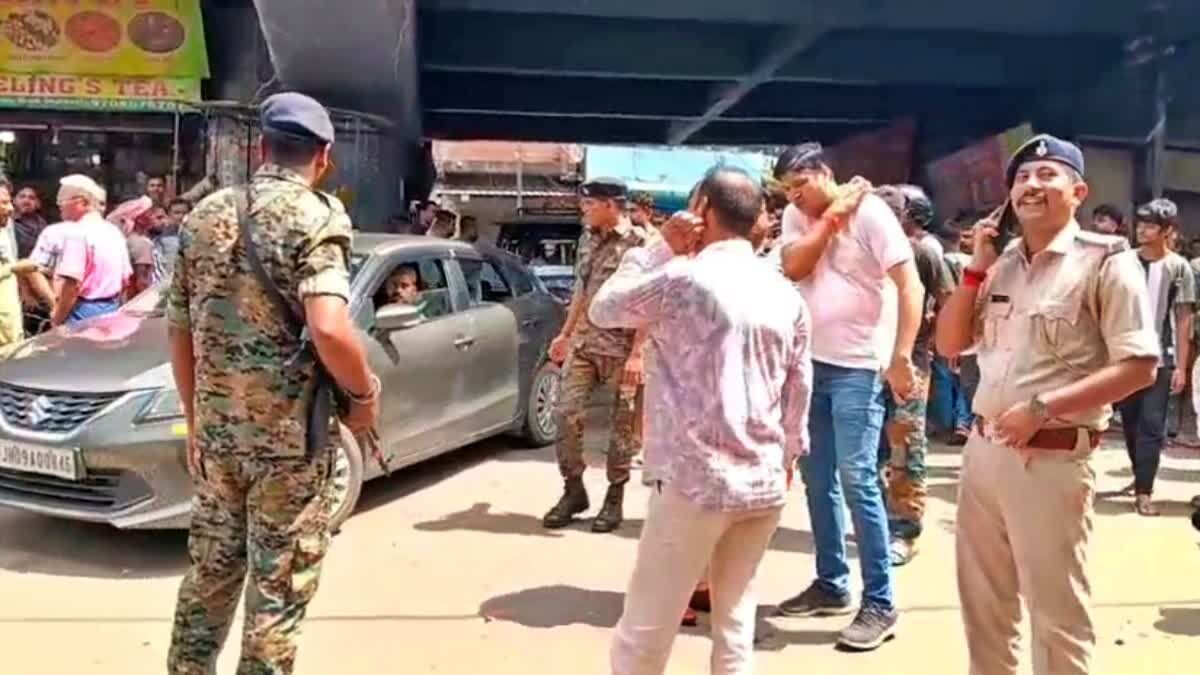 Dhanbad Crime : वासेपुर में दिनदहाड़े ताबड़तोड़ फायरिंग, गैंगस्टर फहीम खान के भाई समेत 3 घायल