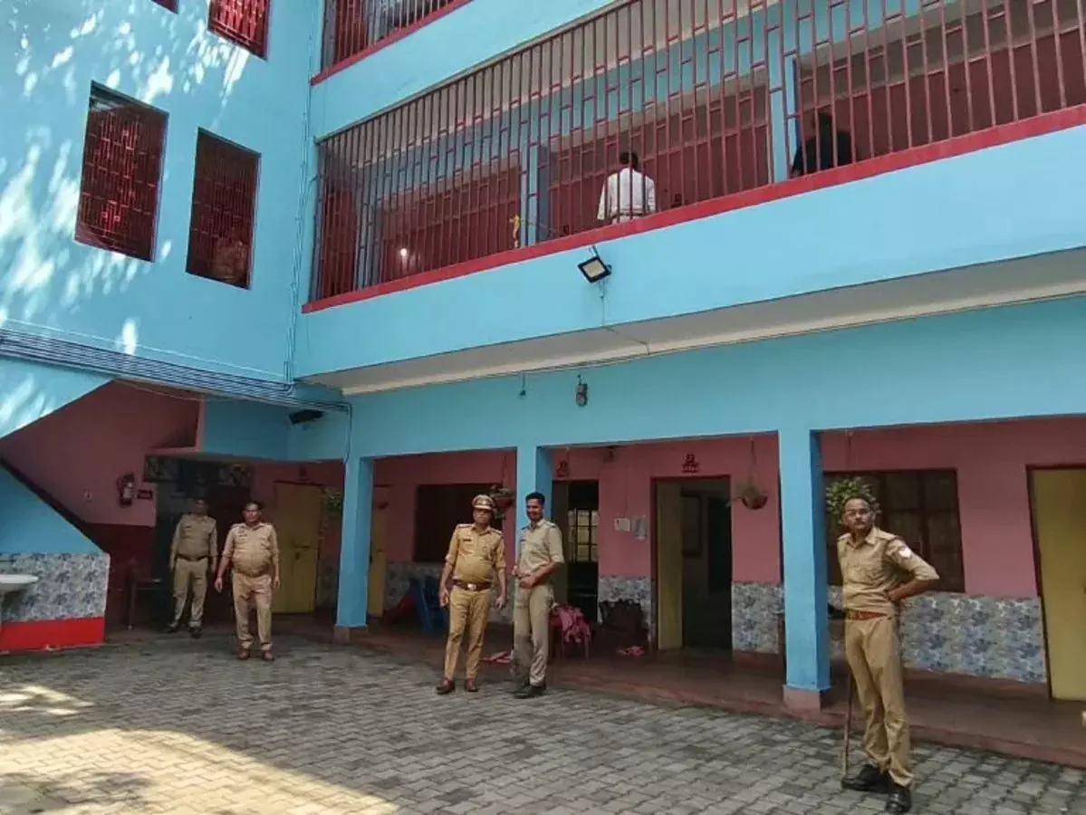 39775-untitled UP Crime : स्कूल में शिक्षिका को गोली मारने के बाद युवक ने खुद को भी मारी गोली, दोनों की मौत
