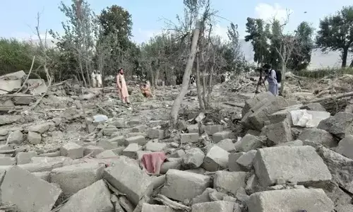 पाकिस्तान ने अफगानिस्तान में की एयरस्ट्राइक, कुनार में 3 लोगों की मौत; तालिबान ने दी चेतावनी पाकिस्तान ने अफगानिस्तान में की एयरस्ट्राइक, कुनार में 3 लोगों की मौत; तालिबान ने दी चेतावनी
