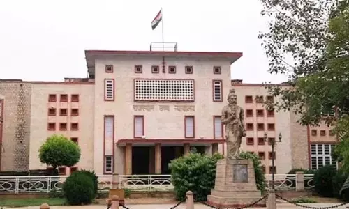 छुट्टी के दिन विशेष सुनवाई के लिए खुला हाईकोर्ट, रात 12 बजे 9 पार्षदों पर आया अहम आदेश
