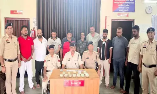 CG Crime : सूने मकान में चल रहा था लाखों का जुआ, पुलिस ने 9 आरोपियों को दबोचा, 4.28 लाख रुपये जब्त