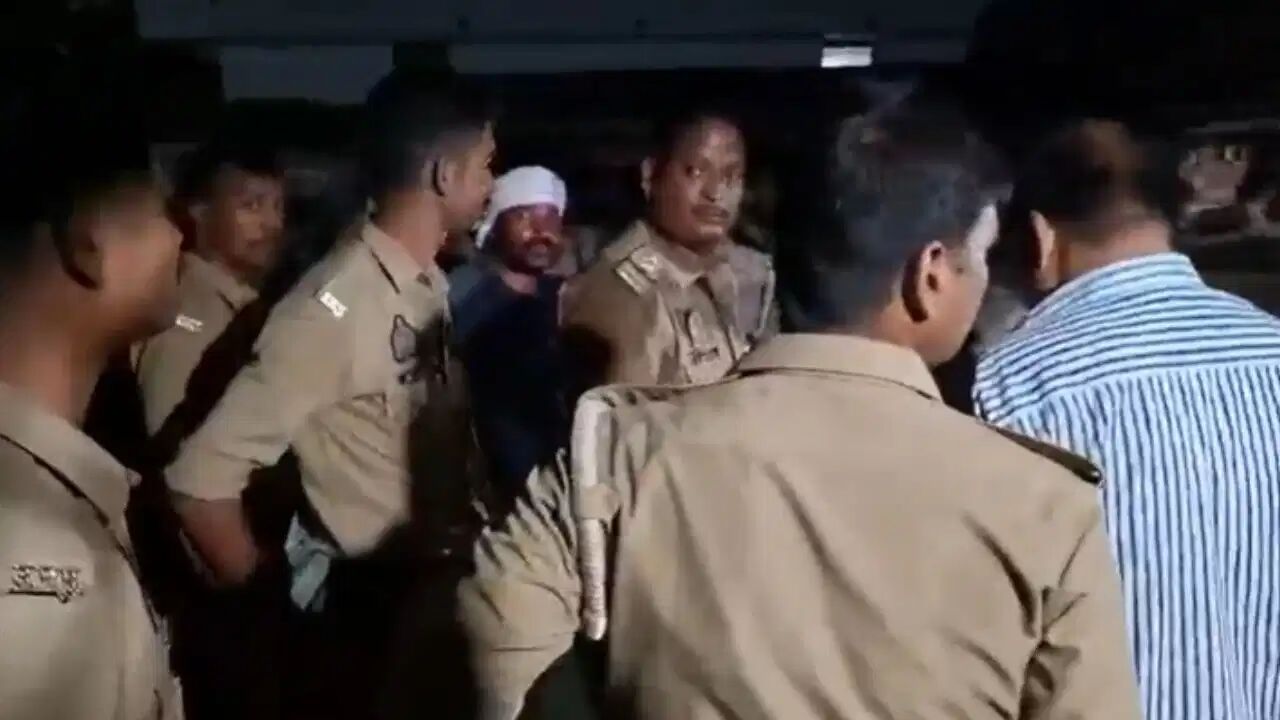 UP Crime : पूजा के दौरान चली गोलियां, पति की फायरिंग में पत्नी और 2 पंडितों की मौत